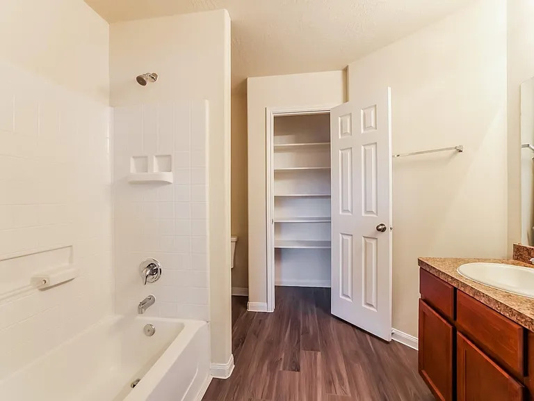 10931 Myrtle Oak St — Photo 6