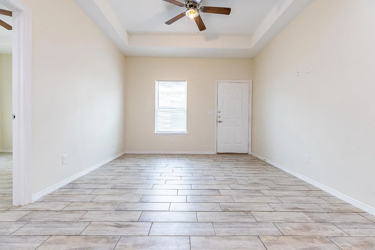 Unit Photo - 1609 W Greenwich St #2