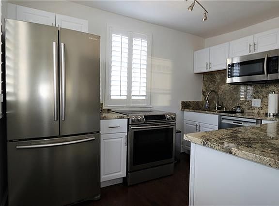 4th image of 835 Saint Louis St APT I