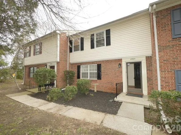 8805 Hunter Ridge Dr, Charlotte, NC 28226