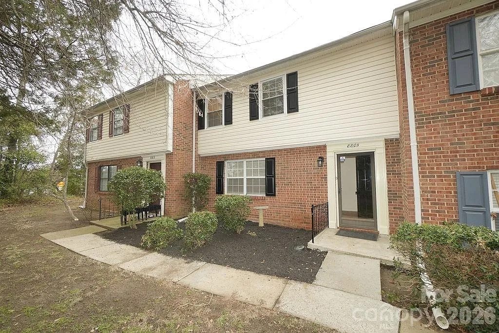 8805 Hunter Ridge Dr photo 1