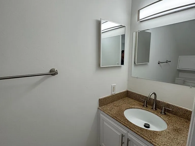 3505 Emerald St — Photo 50