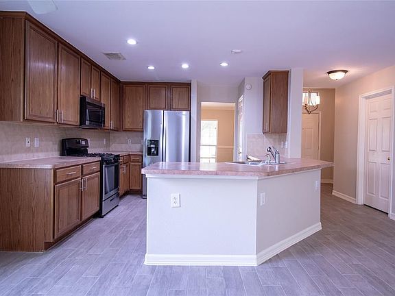 5th image of 14814 Mills Park Ln