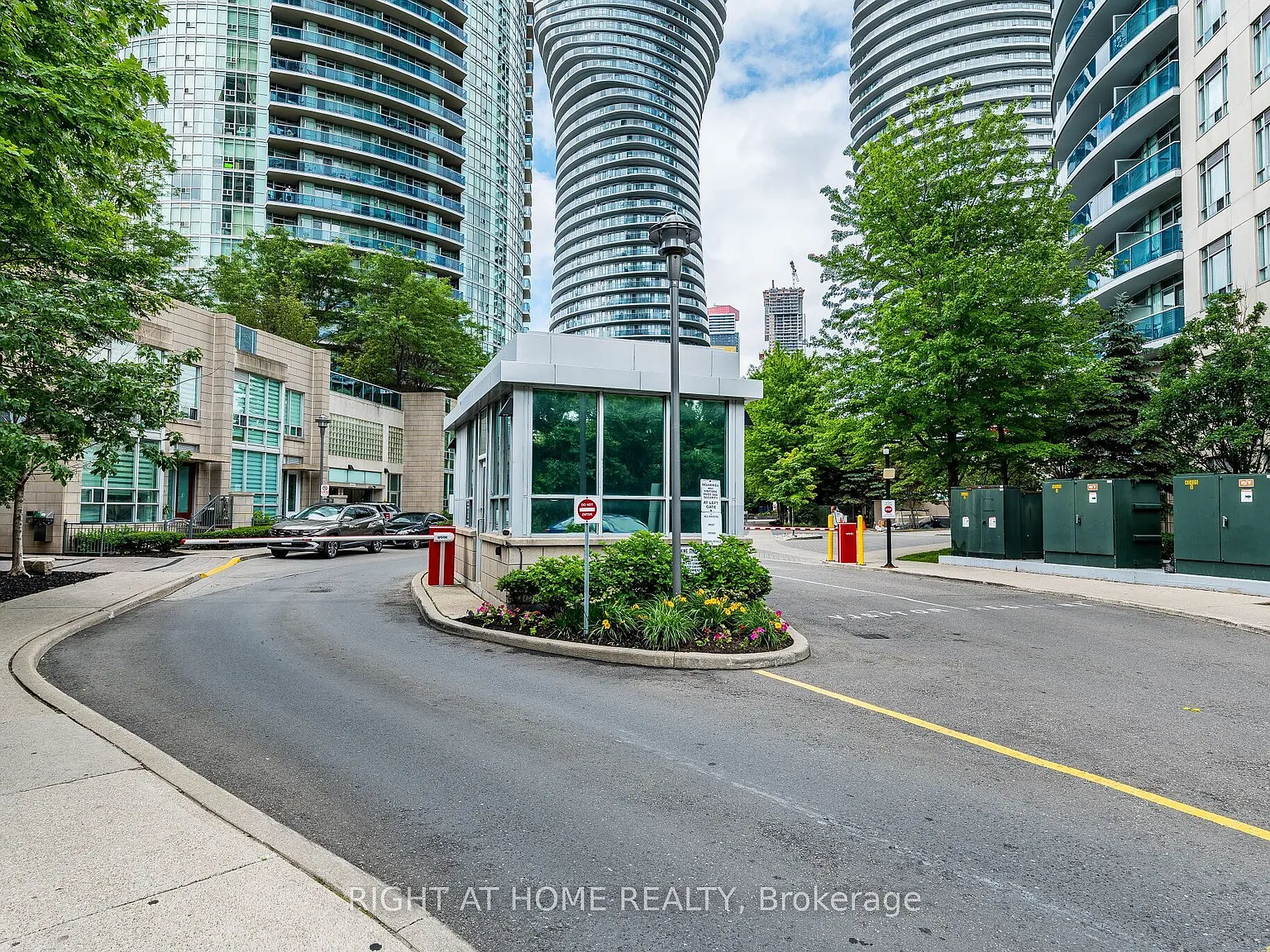 2 bed, $2,600 — Photo 4