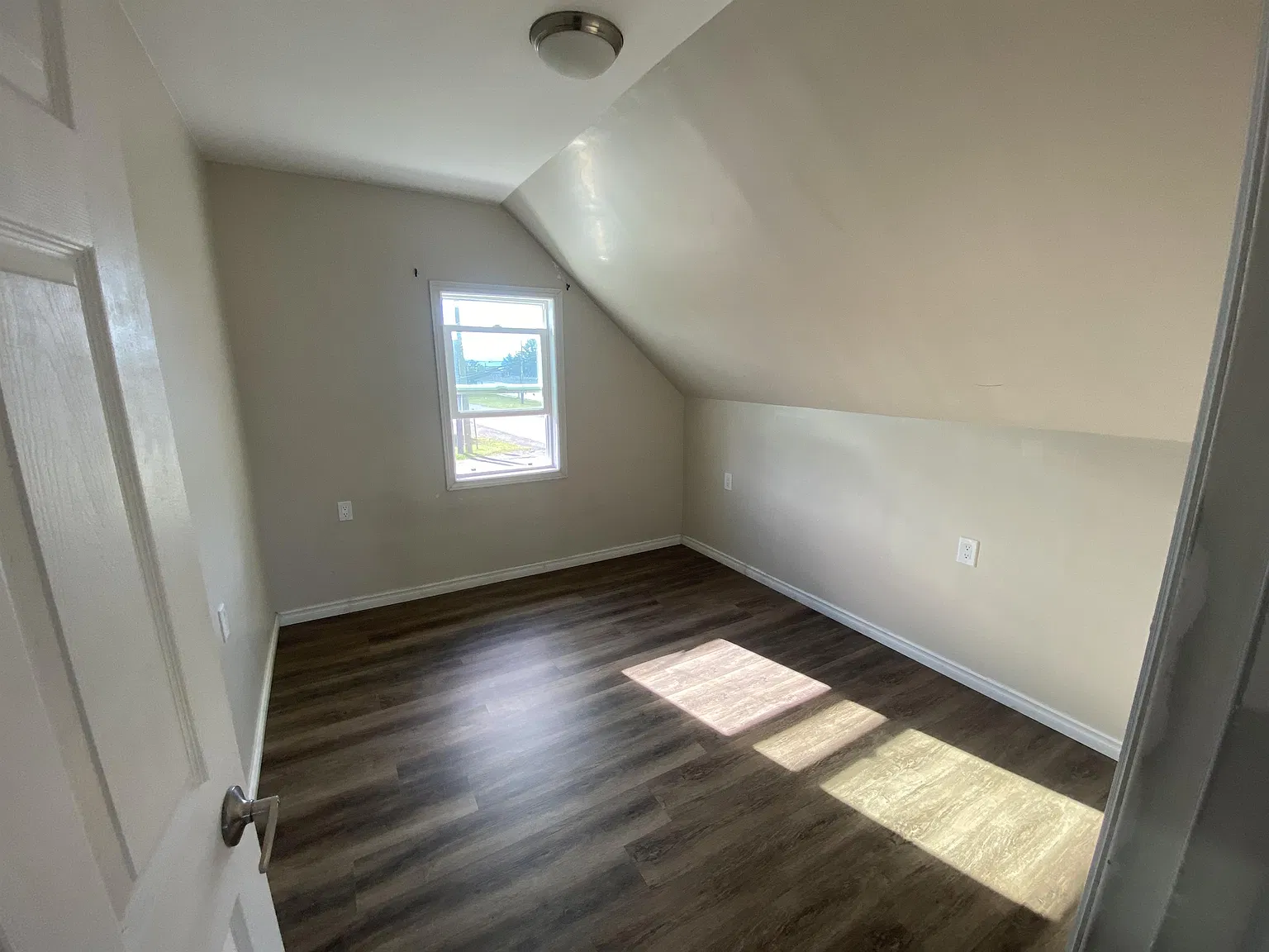 4 bed, $2,900 — Photo 2