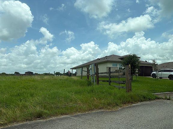 3rd image of 15568 Elizabeth Dr