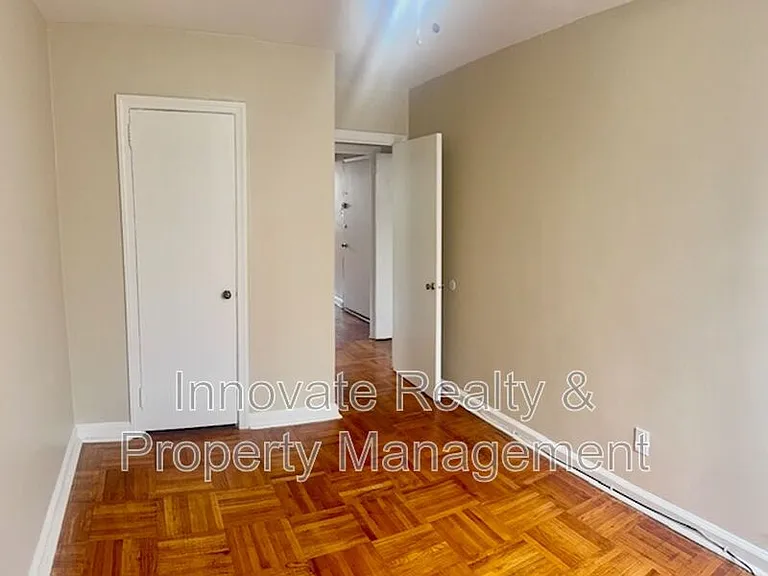 910 E Sharpnack St #2 — Photo 9