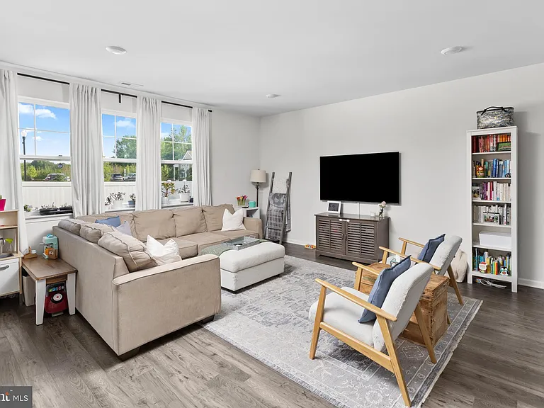 10 Roberta Way — Photo 11