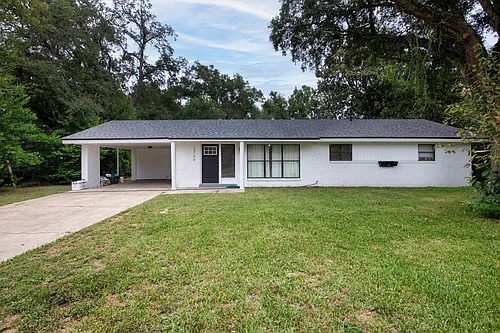 3760 Bayou Blvd Photo 1