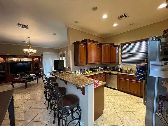 4th image of 3903 S Plowman Dr