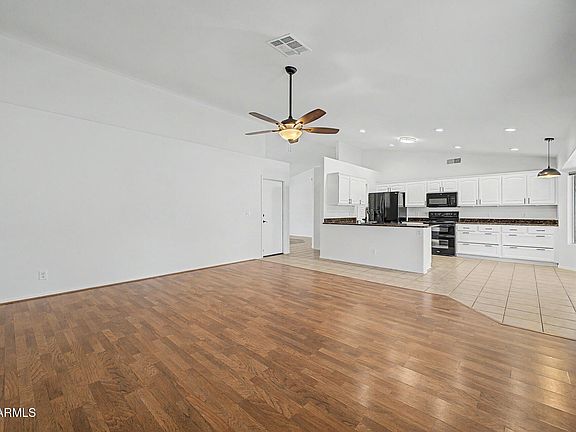 4th image of 825 N 94TH Place