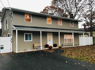 118 Chanel Dr E, Shirley, NY 11967