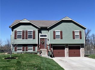 585 Kreisel Dr, Raymore, MO 64083