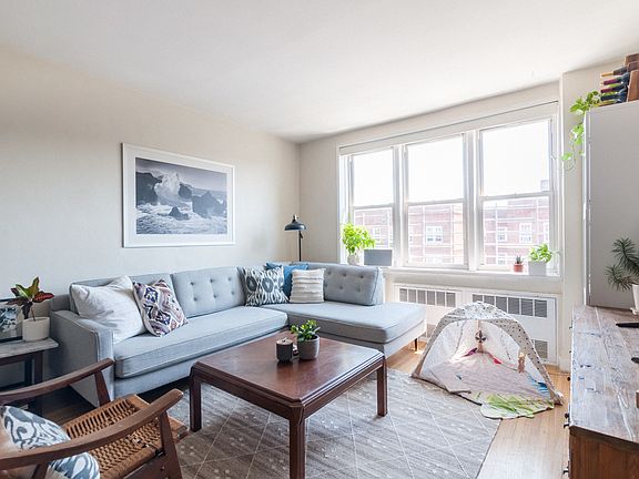4th image of 400 E 17th St APT 705