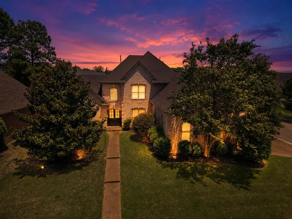 8990 River Knoll Dr, Cordova, TN 38016