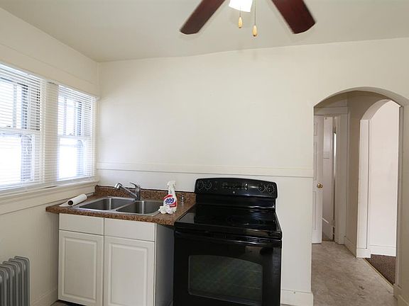 5th image of 2025 Rosemont Blvd