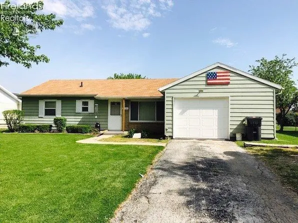1058 Springwood Dr, Fremont, OH 43420