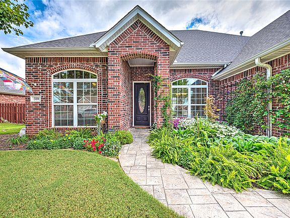 2nd image of 310 S Briarhill Dr
