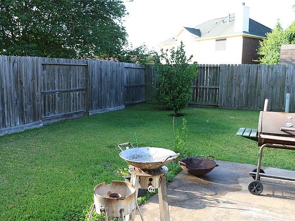 4th image of 6823 Lost Thicket Dr