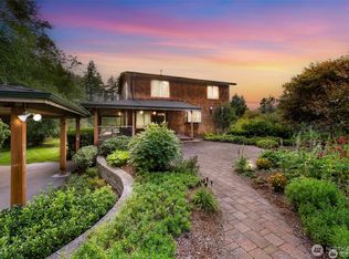 9515 Sunrise Rd, Blaine, WA 98230