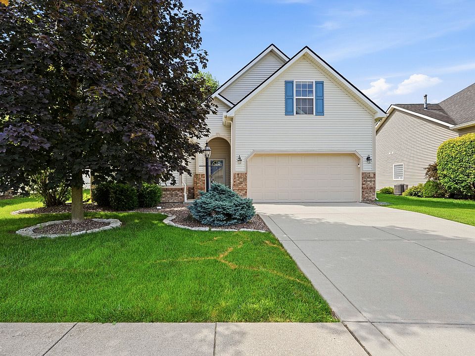 1st image of 5871 Lost Oaks Dr