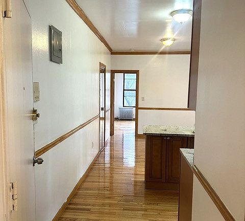 4th image of 1592 York Ave Unit 3