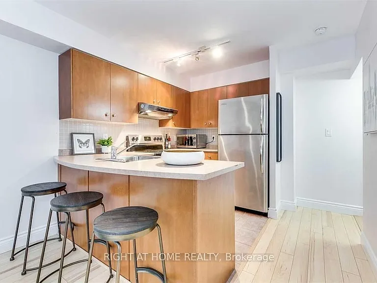 415 Jarvis St #327 — Photo 11