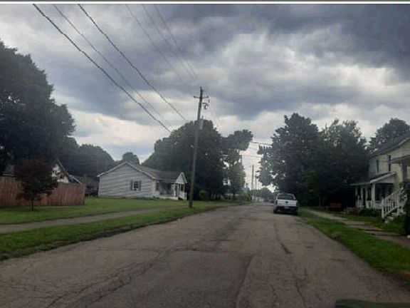Exterior Neighborhood (street photo)