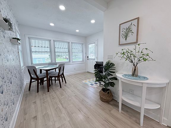 2nd image of 2131 1/2 King Ave #A