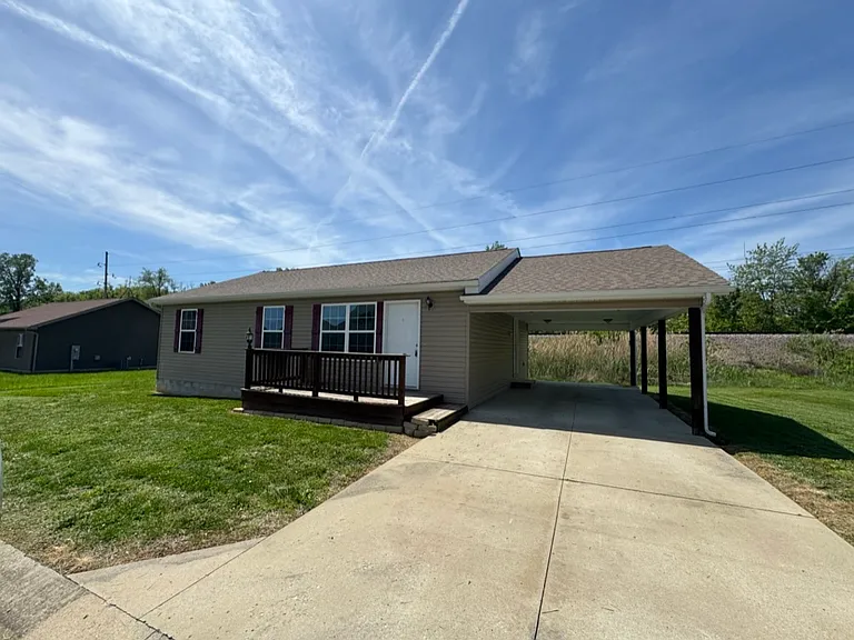1819 Bridge St — Photo 1
