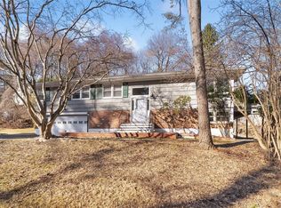 16 Garey Dr, Chappaqua, NY 10514