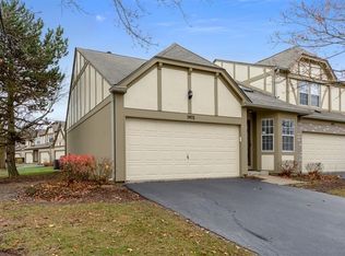 1475 W Sapphire Dr, Hoffman Estates, IL 60192