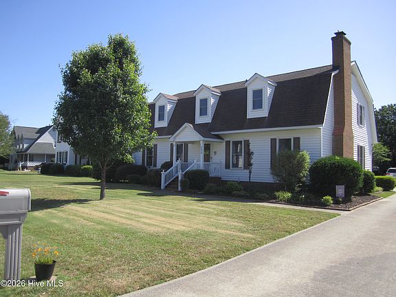 3rd image of 2573 Graham Street