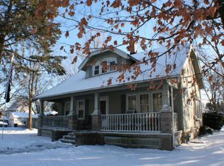 1103-1103A Maple St, Grafton, WI 53024