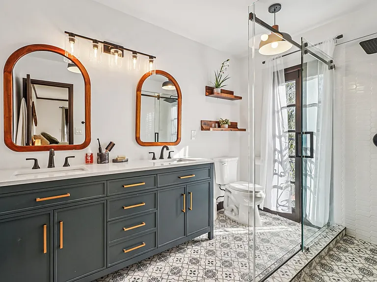 8718 Crescent Dr — Photo 14