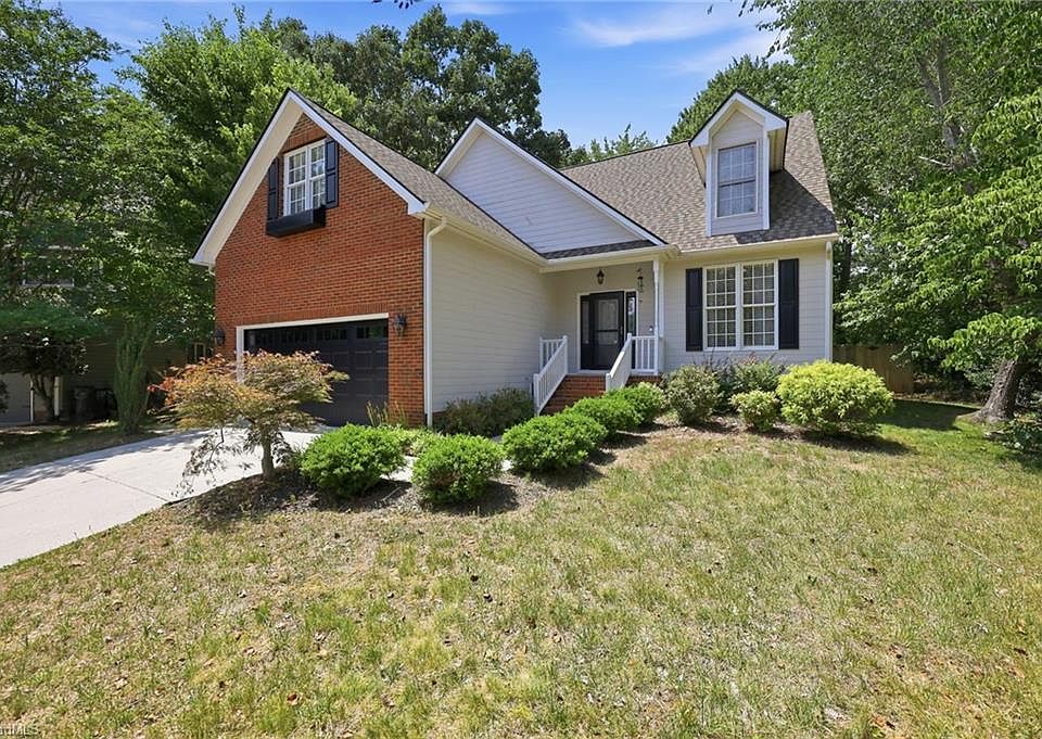 1st image of 425 Turnberry Dr