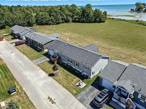 4th image of 55 Riverbend Cres