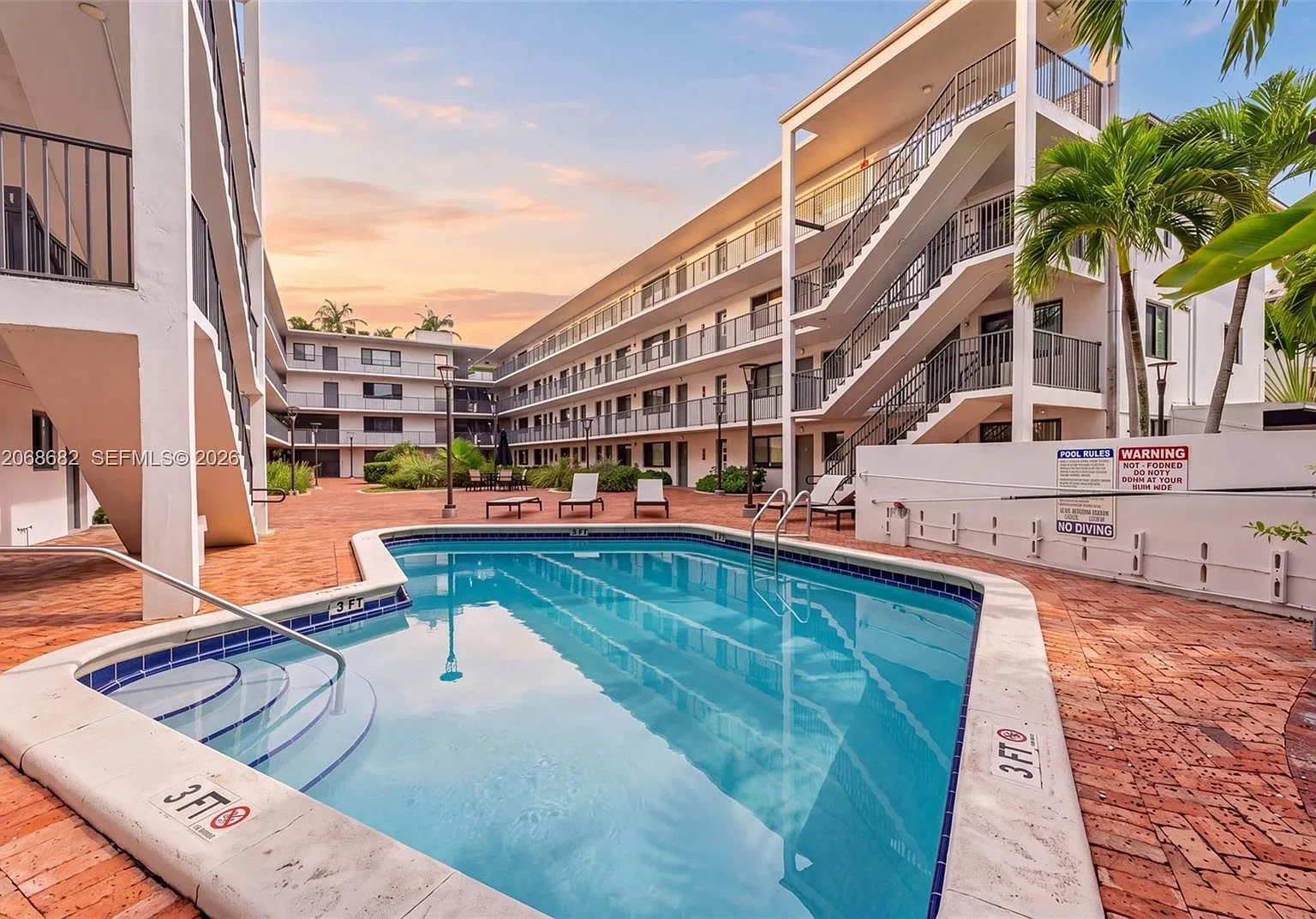 2 bed, 879 sqft, $3,399 — Photo 2