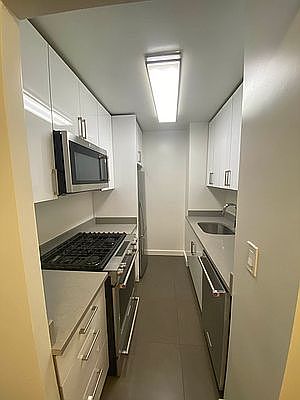 5th image of 279 E 44th St APT 11N