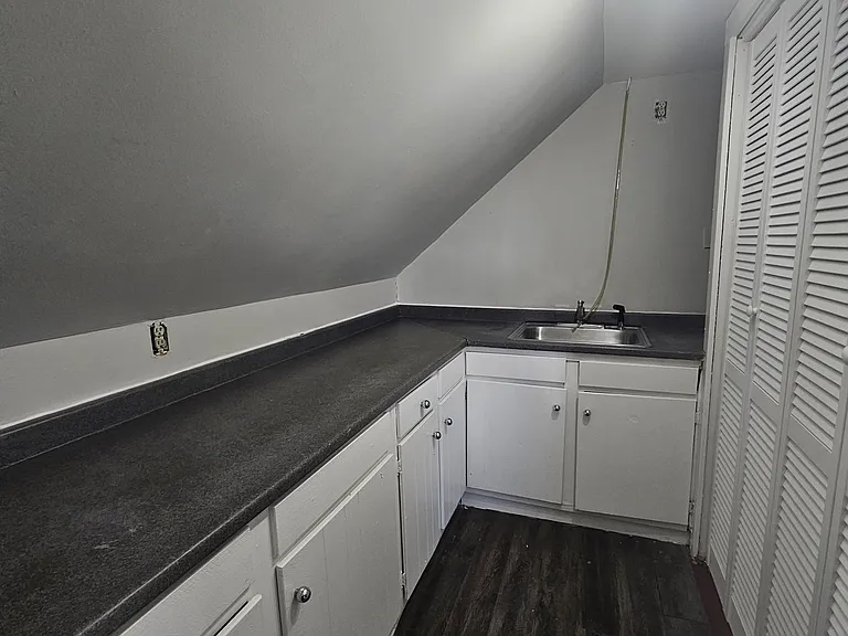 64 Gorham Ave #3B — Photo 4