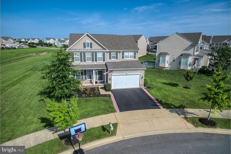 1st image of 804 Hampshire Dr