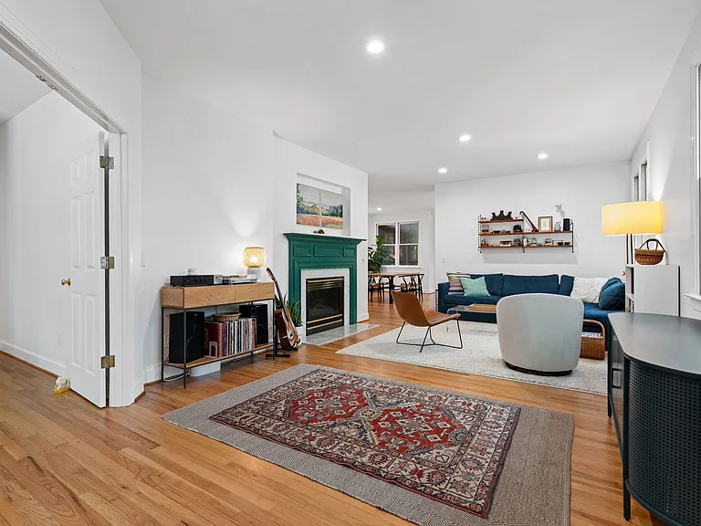 111 Bel Arbor Ln — Photo 2
