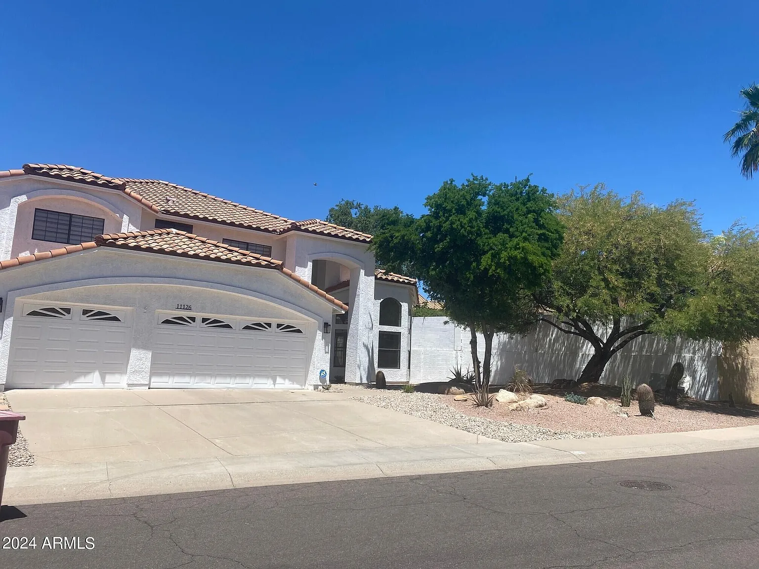 5 bed, 3.5 bath, 3720 sqft, $5,900 — Photo 2