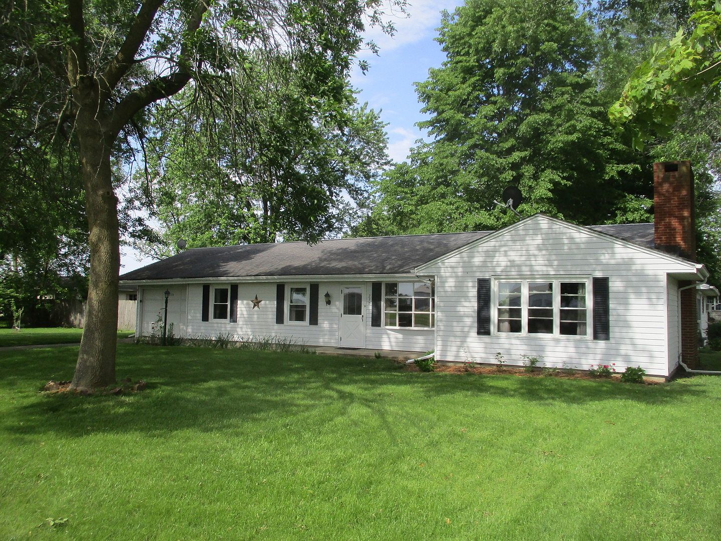 238 S Diamond St, Arcola, IL 61910 Zillow