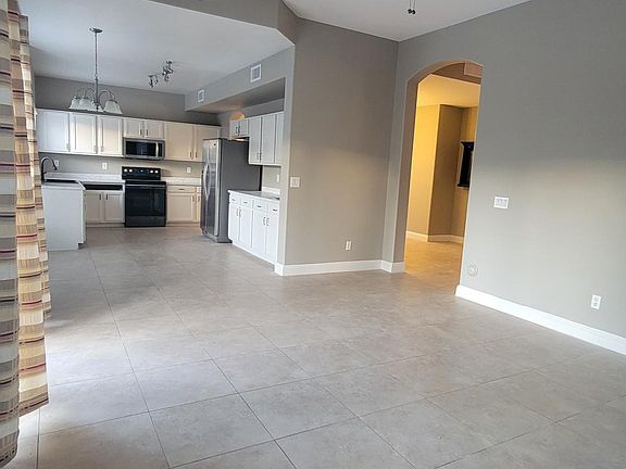 4th image of 820 N Madrid Ln