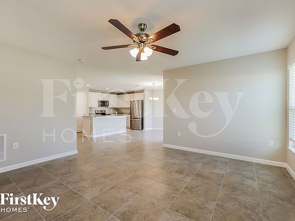 4th image of 615 Lindbergh Way