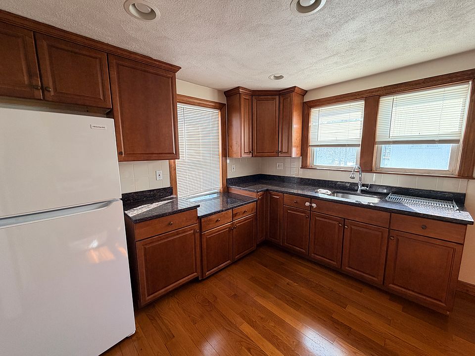 1st image of 23 Avalon Ave #2