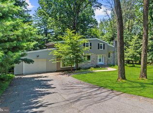 6 Perry Dr, Ewing, NJ 08628