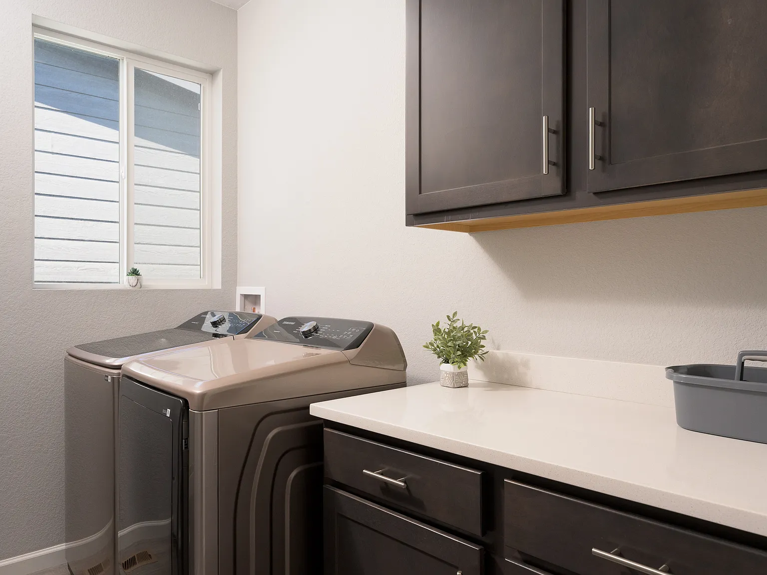 4 bed, 1852 sqft, $4,299 — Photo 2