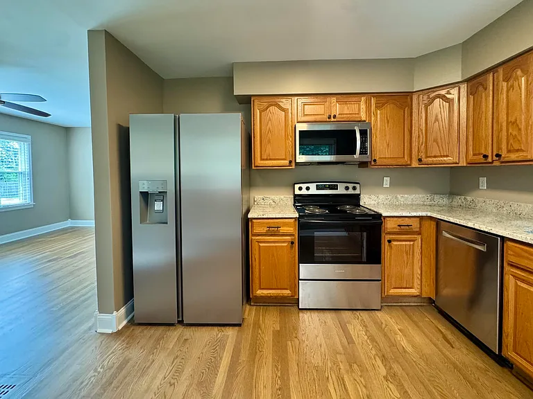 2564 Millbrook Dr — Photo 11